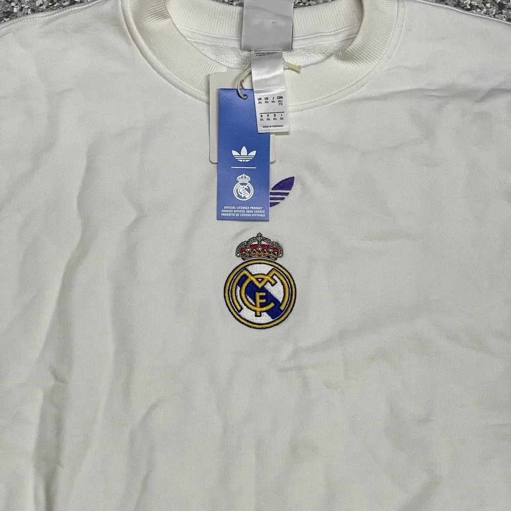 Adidas Real Madrid LFSTLR Pullover Sweatshirt Mens 2XL White Crewneck KC7789 NEW